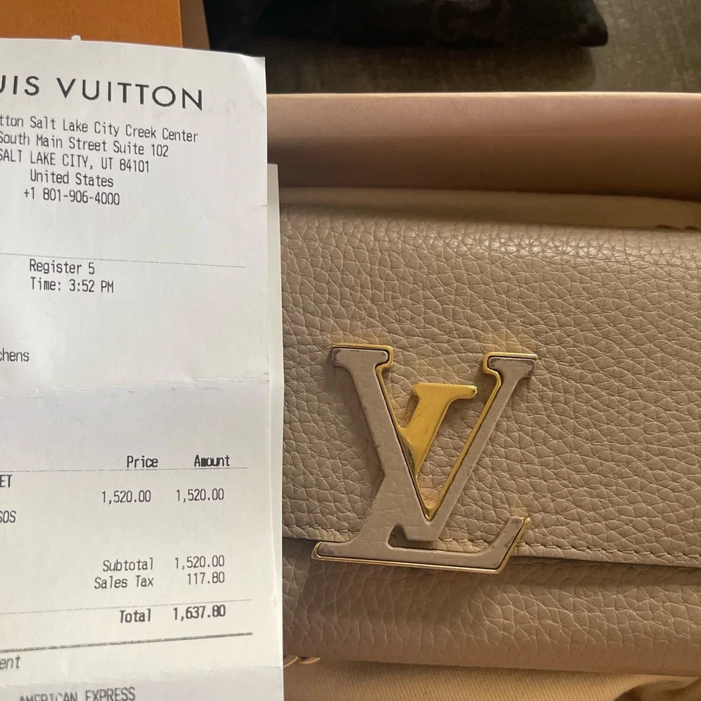 Louis Vuitton Capucines Wallet